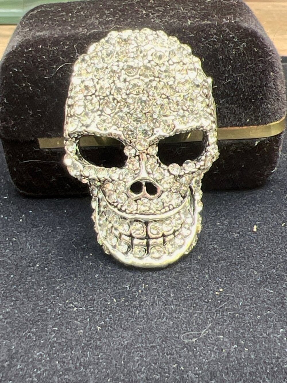Vintage Rhinestone-Encrusted Skull Brooch Pin Silver Tone 2 Inch Sparkling State - Picture 5 of 7